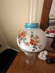 lot 664 image: Floral Glass Table Lamp with Blue Rim