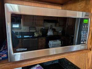 lot 665 image: Panasonic Inverter Microwave Oven
