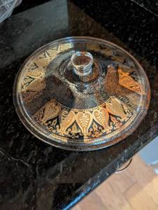 lot 667 image: Gold Floral Pattern Glass Cake Stand