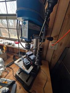 lot 671 image: 5-Speed Bench Top Drill Press