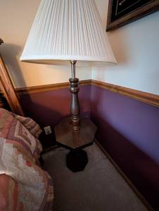 lot 673 image: Traditional Wooden Table Lamp with Octagonal Base