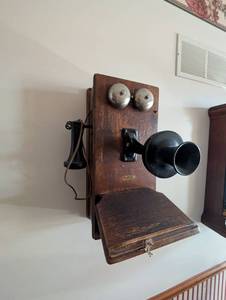 lot 713 image: Western Electric Oak Wall Telephone