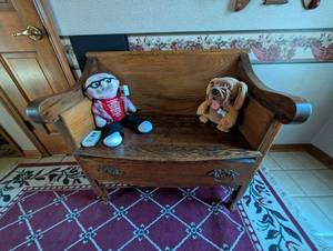 lot 723 image: Antique wood entry bench