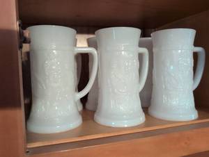 lot 3100 image: Federal Milk Glass Colonial Pattern Drinking Mugs