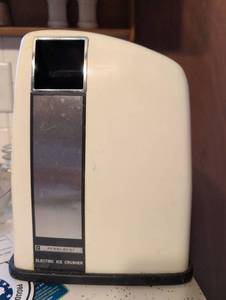 lot 3117 image: Pennecrest Electric Ice Crusher