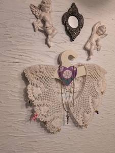 lot 3135 image: Cherub Wall Decor Set with Jewelry Display