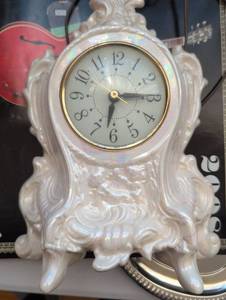 lot 3147 image: Sessions Pearlescent Mantel Clock