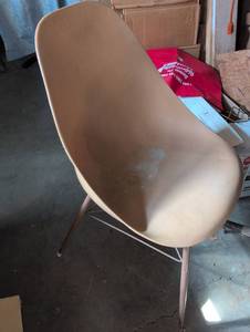 lot 3156 image: Mid Century Tulip Style Shell Chair