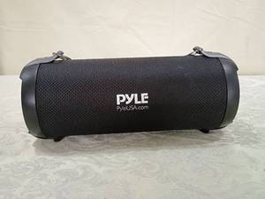 lot 2 image: Pyle PBMSPG2BK Portable Bluetooth Speaker works properly hooks to phone plays music.