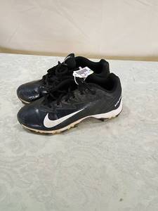 lot 25 image: Nike Golf Cleats Size 11