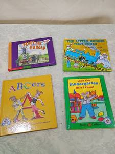 lot 35 image: Childrens Book Collection - Thomas & Educational Set