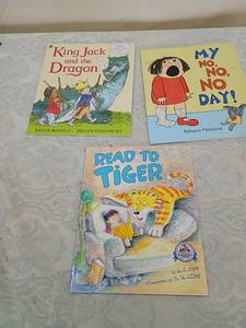 lot 39 image: Childrens Picture Book Collection - Set of 3