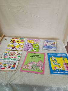 lot 44 image: Educational Childrens Book Collection