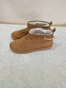 lot 46 image: Brown Ankle Boots with Gold Chain Detail Guess brand size 10