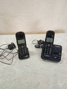 lot 54 image: Panasonic Cordless Phone System with Digital Answering Machine