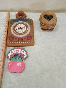 lot 82 image: Country Apple Kitchen Clock and Basket Set