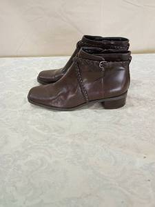 lot 86 image: Michelle D Brown Leather Ankle Boots size 9M