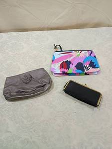 lot 95 image: Cosmetic Bag Collection