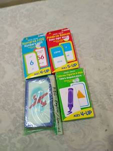 lot 96 image: Bilingual Educational Flash Cards Set