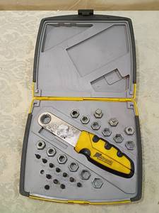 lot 121 image: Z Wrench Socket Set with Storage Case