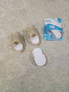 lot 132 image: Febreze NOTICEables 2-in-1 Air Freshener Plug-In
