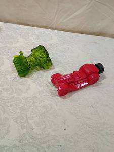 lot 134 image: Avon Car Cologne Bottles - Red and Green Set
