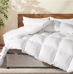 lot 15774 image: Feather Down Comforter Oversize King Size, All Season Duvet Insert, Hotel Luxury Bedding Comforter Cozy Ultra Soft Medium Warmth Duvet Insert with 8 Corner Tabs White 120 x 98Inch - Retail $89