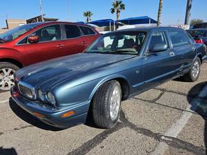 lot 13 image: 1999 Jaguar XJ8 - BLUE