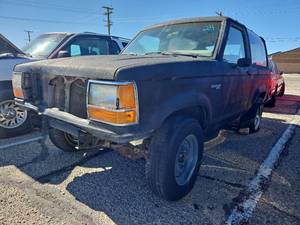 lot 24 image: 1990 Ford Bronco II 4WD - BLACK