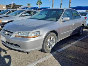 lot 25 image: 1998 Honda Accord - SILVER