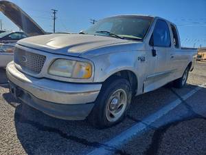 lot 31 image: 1999 Ford F150 - SILVER