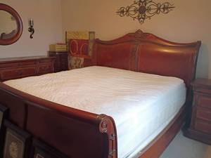 Universal Furniture King Sized Sleigh Bed with Mattress, Box Springs and Mattress Protector   Headboard 61 x 83 and Footboard 37 x 83