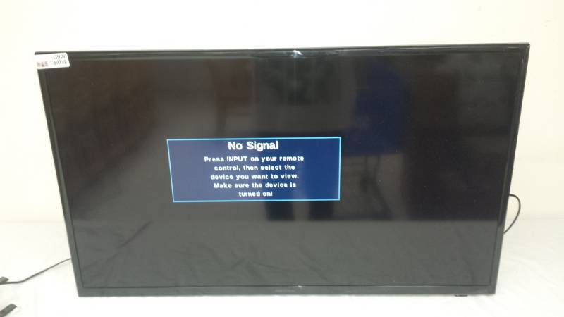 lot 3926 image: Insignia 40 LED Smart Tv HDTV 1080p with Remote