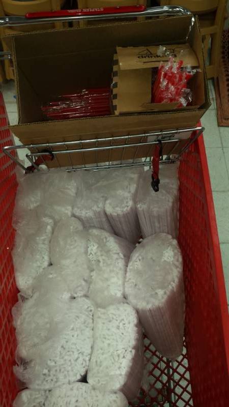 lot 3996 image: Large Lot of Straws