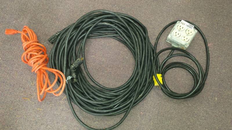 lot 3980 image: Lot of Extension Cords