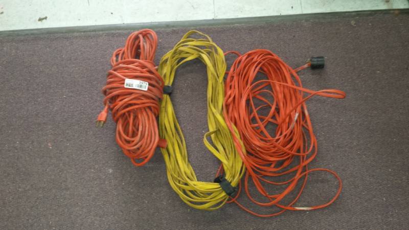 lot 3979 image: Lot of Extension Cords