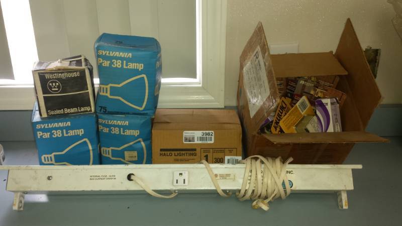 lot 3982 image: Random Lot of Items