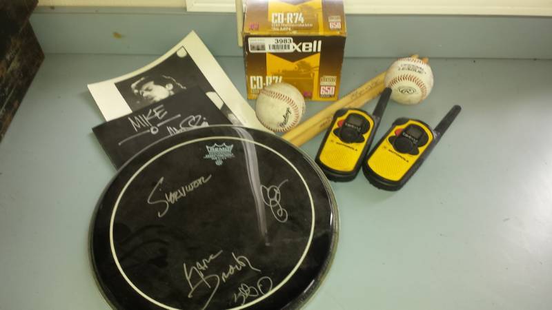 lot 3983 image: Walkies, Autographs and more