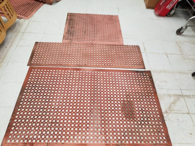 lot 9063 image: Rubber Anti-Fatigue Mats