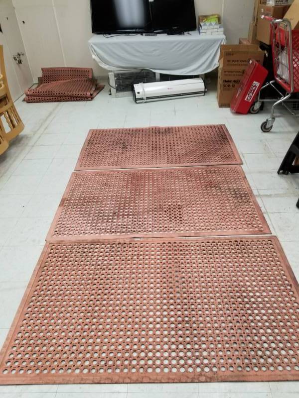 lot 9065 image: Rubber Anti-Fatigue Mats