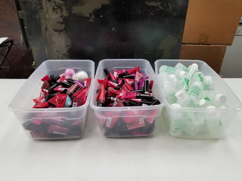 lot 10187 image: Shampoo and Lipstick Trial Size Lot