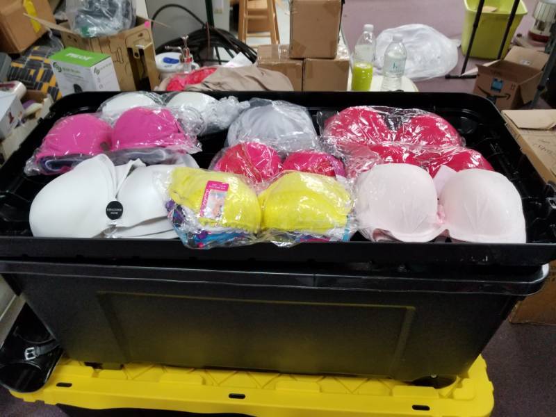 lot 10240 image: Bras Lot