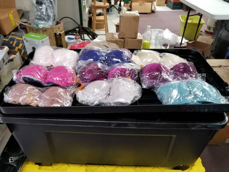 lot 10241 image: Bras Lot