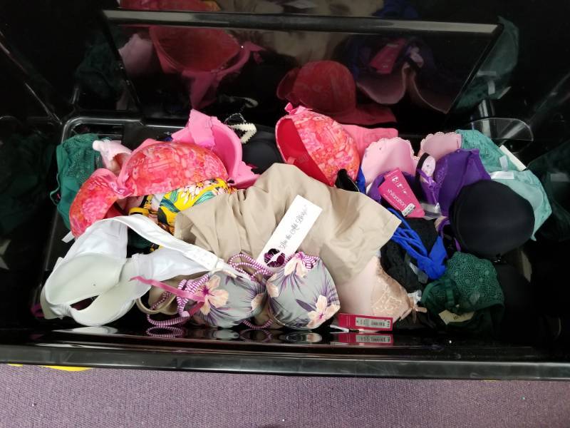 lot 10249 image: Bras Lot