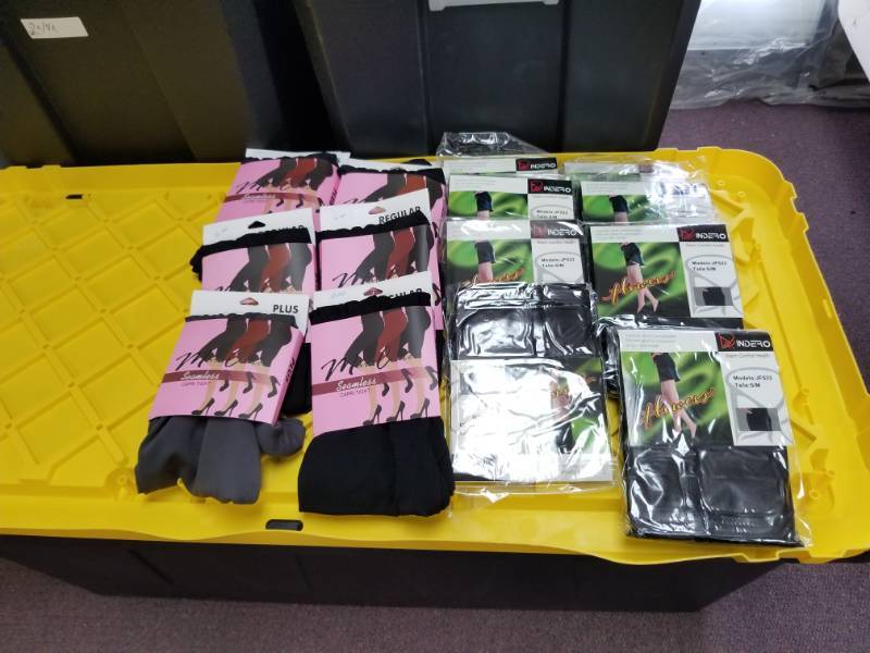 lot 10255 image: Capri Tights Lot