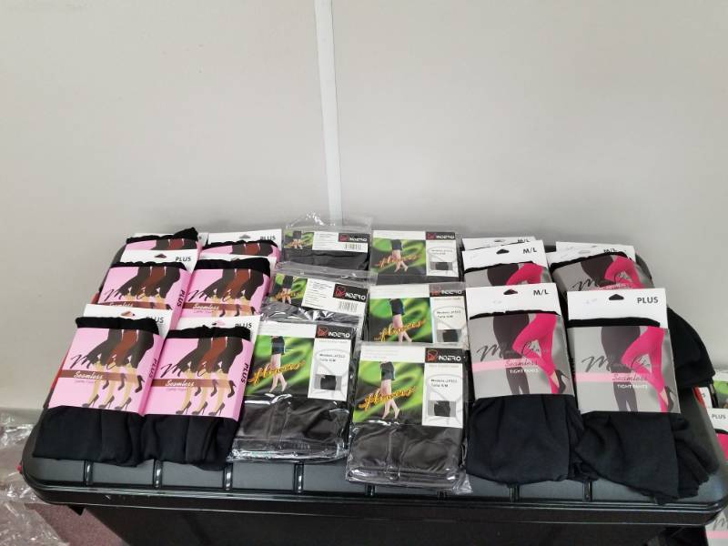 lot 10257 image: Capri Tights Lot
