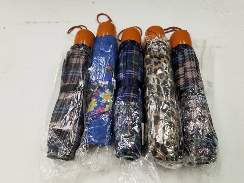 lot 10258 image: Umbrella Lot