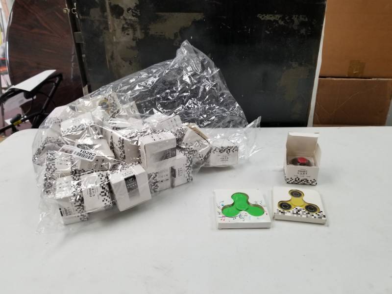 lot 10282 image: Lot of Fidget Spinners