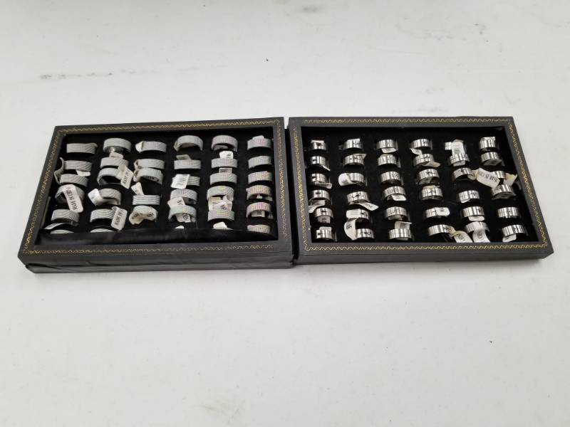 lot 10289 image: Gigantic Lot of Fashion Rings