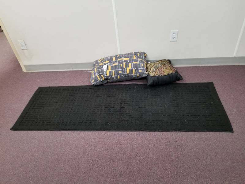 lot 10292 image: Runner and Pillows